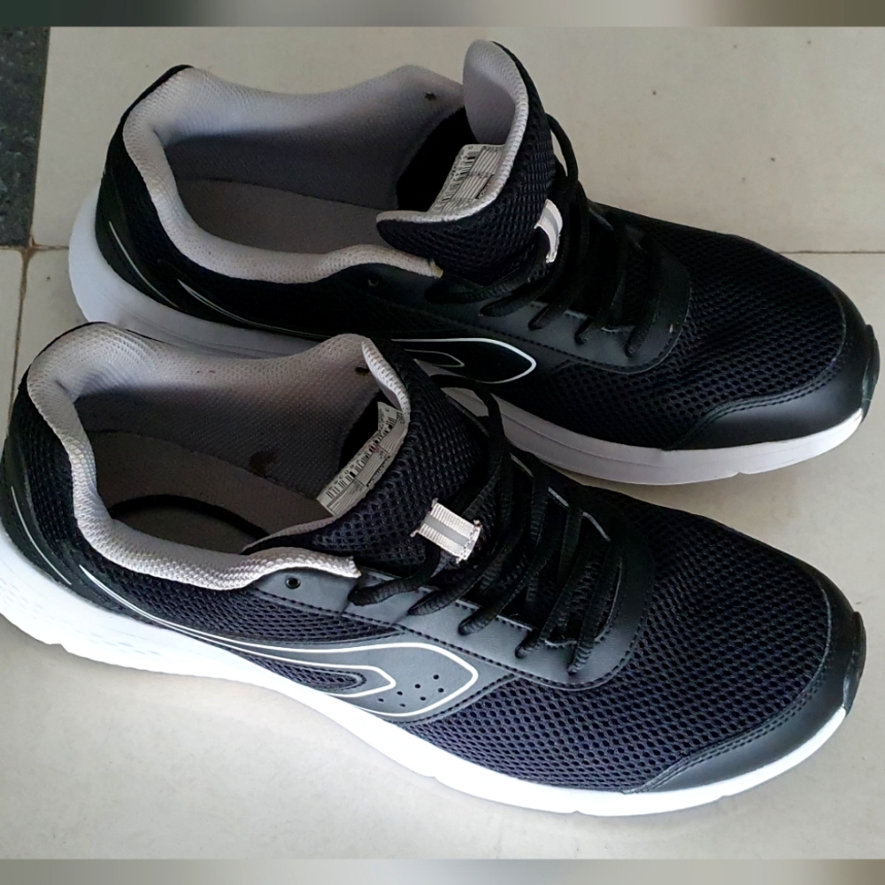 Black Decathlon Running Shoes UK 10.5 FIX RATE🙏🏻🙏🏻🙏🏻 - Picture 6 of 7